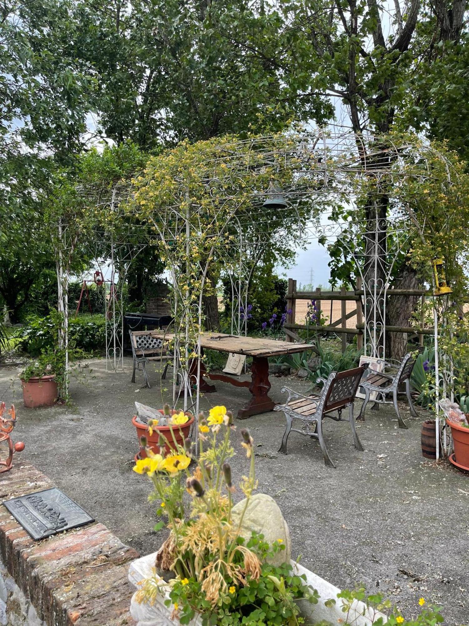 B&B La Cascina Di Alice カスティリオーネ・デッレ・スティヴィエーレ エクステリア 写真